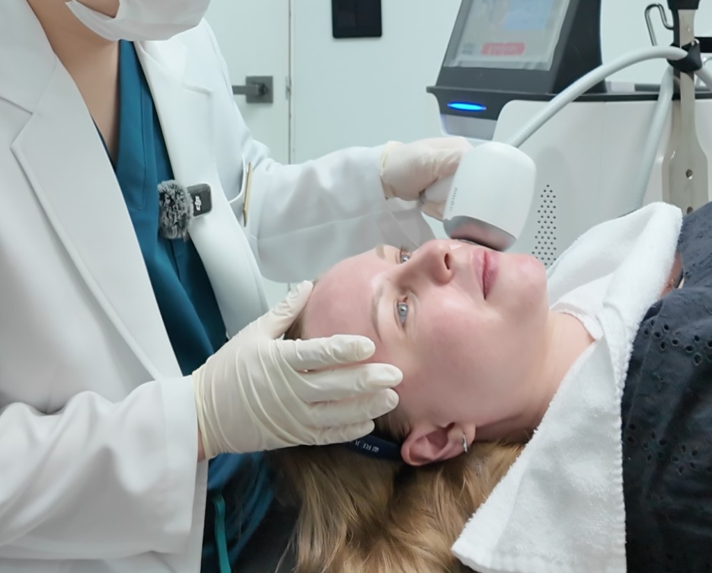 Physician performing a lifting treatment on the forehead