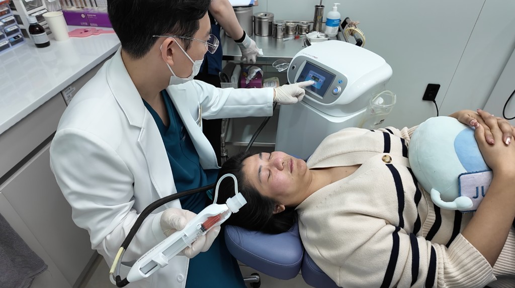 Physician setting up a regenerative injection device