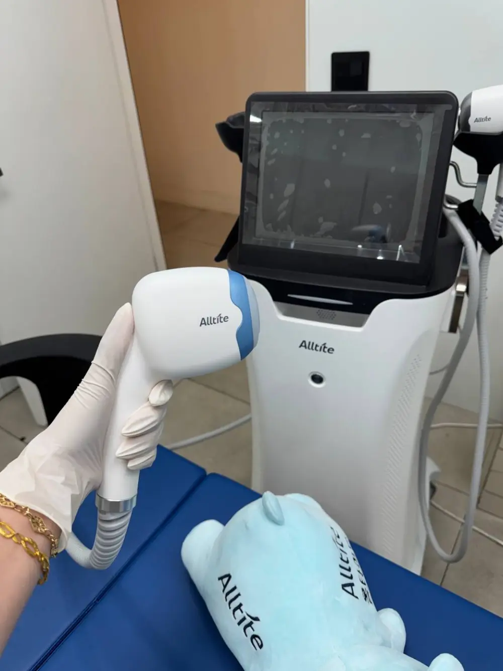 Alltite RF lifting at Tune Clinic — 2