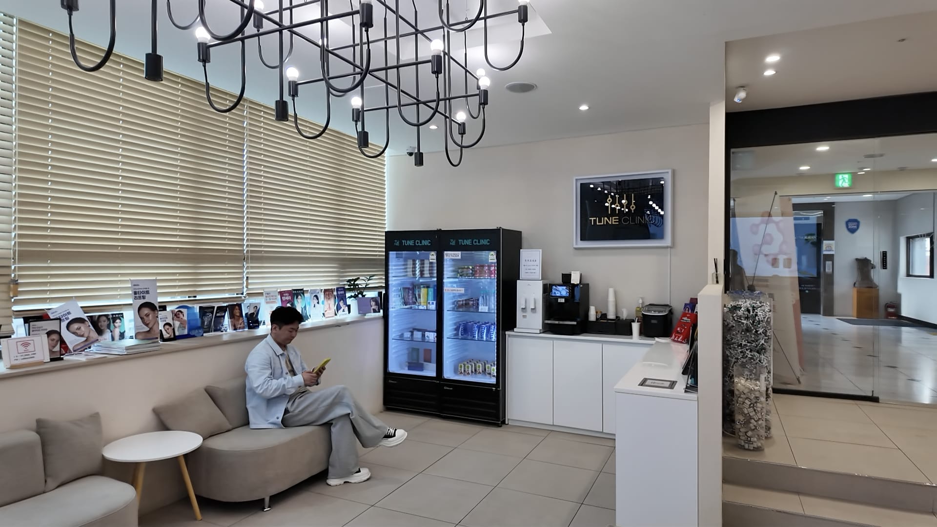 Retail Lounge — Tune Clinic