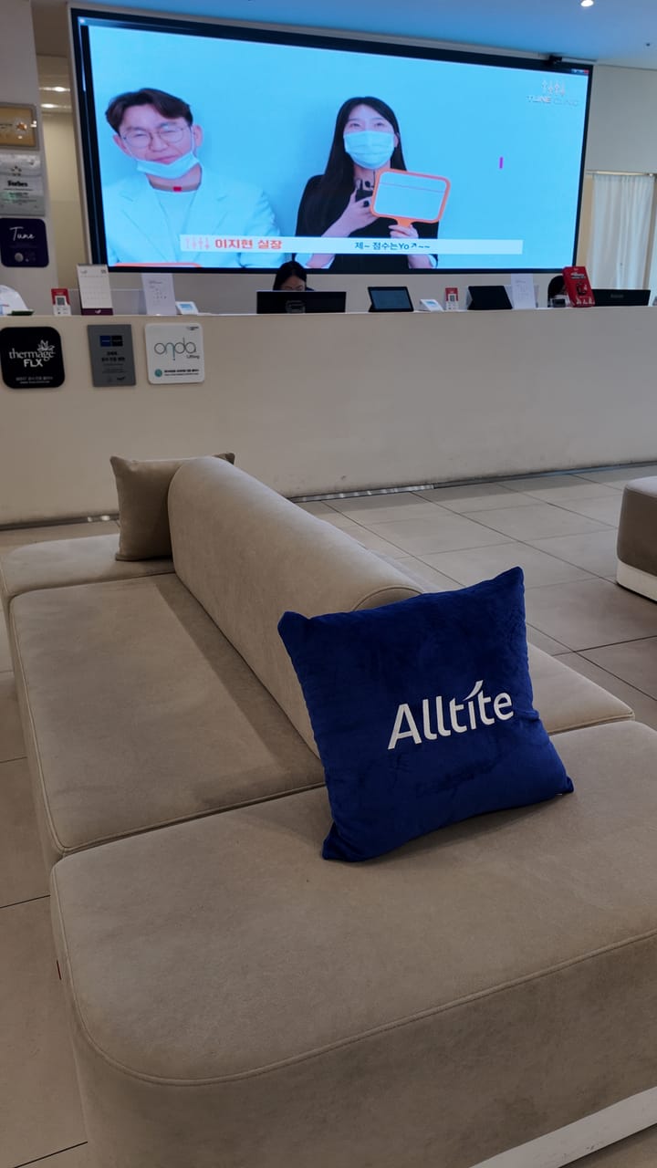 Lounge Seating — Tune Clinic