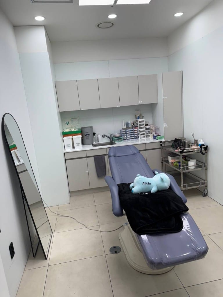 Procedure Suite A — Mirror — Tune Clinic