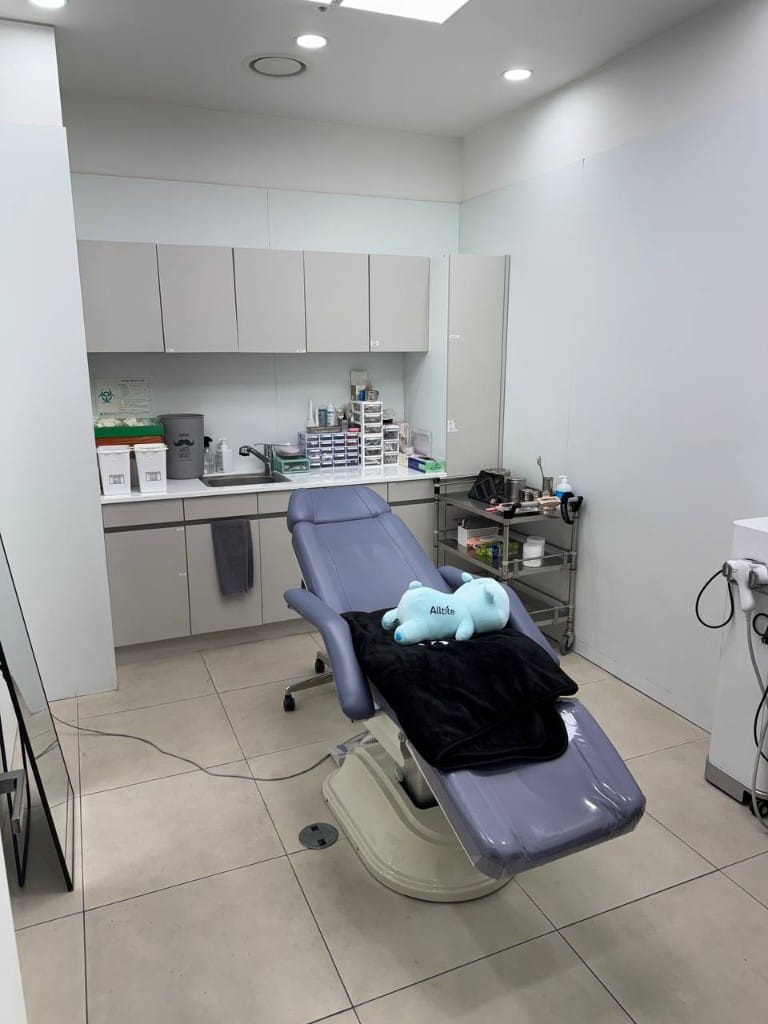Procedure Suite A — Side — Tune Clinic