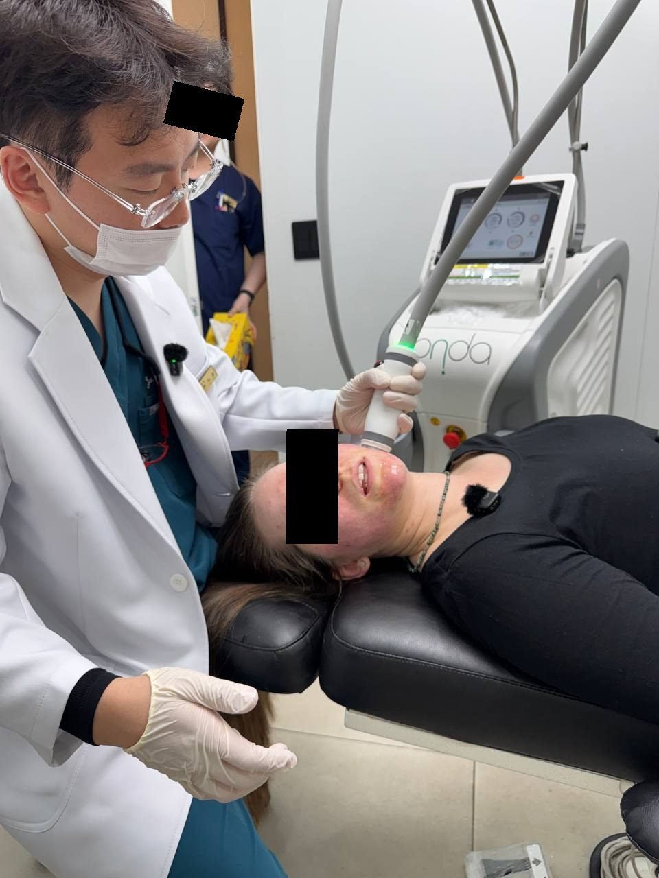 Treatment session at Tune Clinic, Apgujeong.