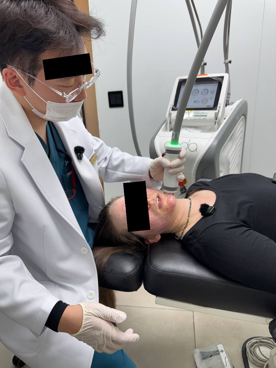 Treatment session at Tune Clinic, Apgujeong.