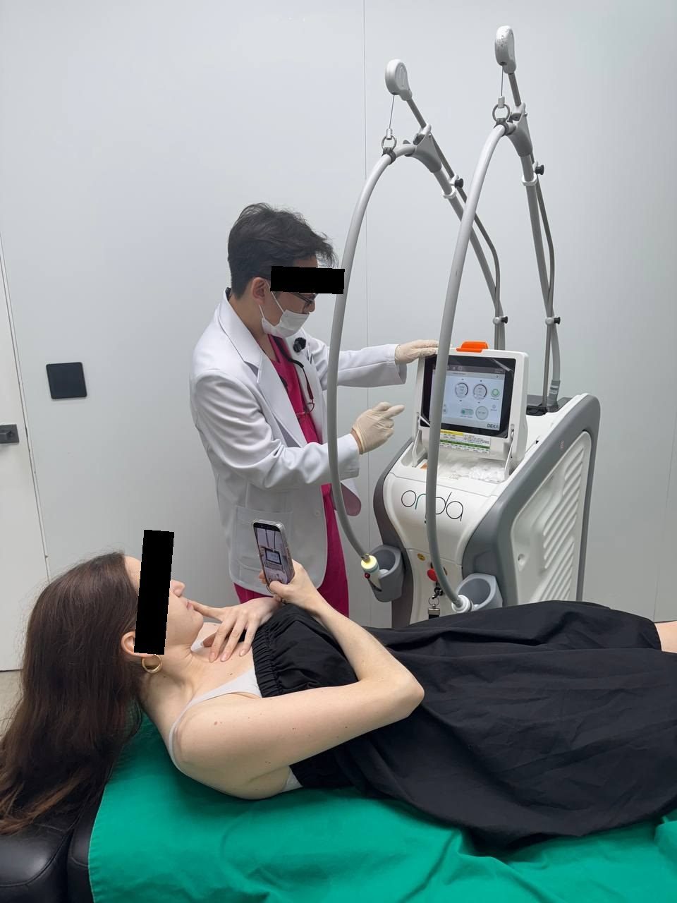 Treatment session at Tune Clinic, Apgujeong.