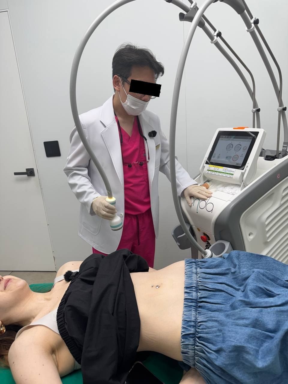 Treatment session at Tune Clinic, Apgujeong.