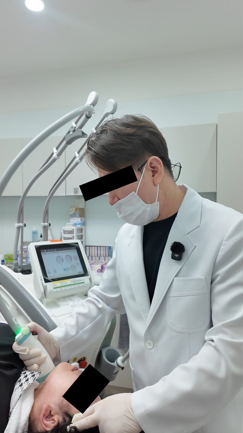 Treatment session at Tune Clinic, Apgujeong.