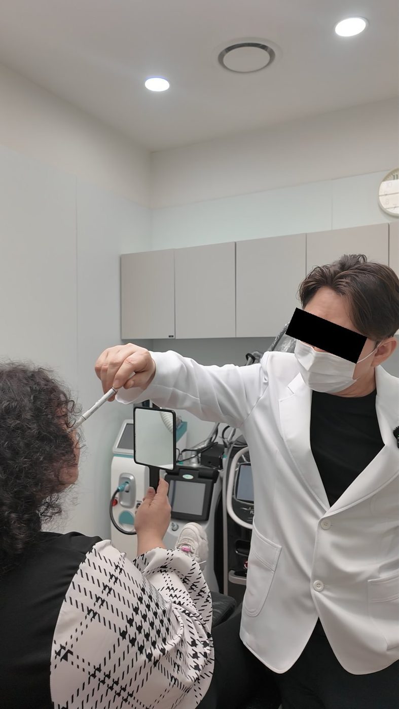 Treatment session at Tune Clinic, Apgujeong.