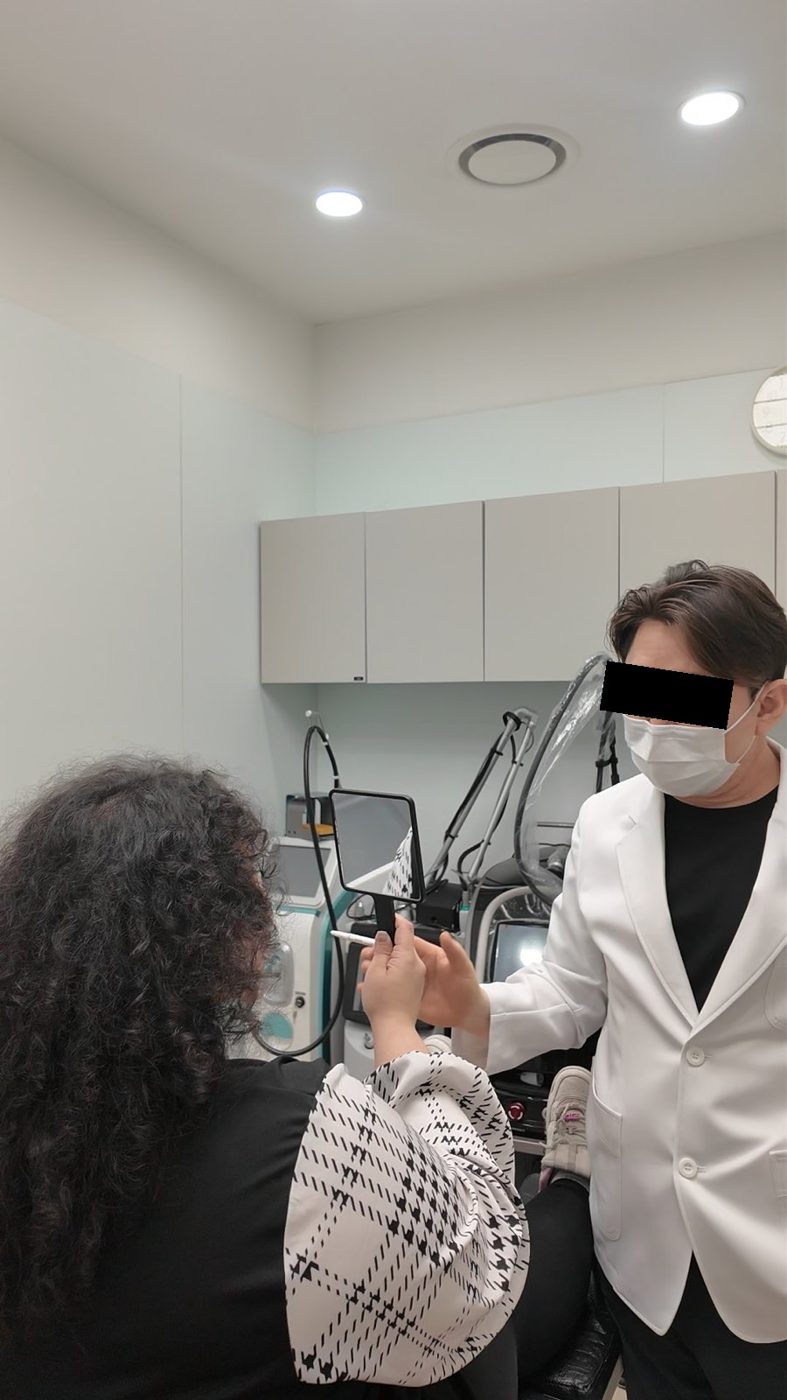 Treatment session at Tune Clinic, Apgujeong.