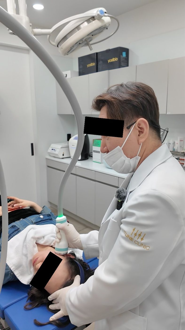 Treatment session at Tune Clinic, Apgujeong.